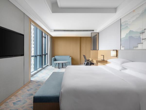Courtyard by Marriott Hangzhou Xiaoshan : photo 1 de la chambre suite king exécutive avec vue sur la ville
