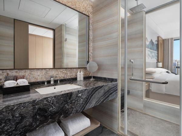 Courtyard by Marriott Hangzhou Xiaoshan : photo 3 de la chambre suite king exécutive avec vue sur la ville