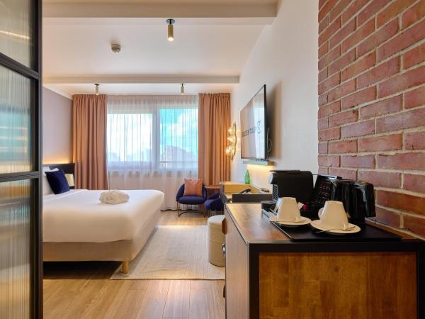 Golden Tulip Warszawa Centrum : photo 6 de la chambre chambre exécutive avec 1 lit queen-size