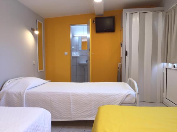 Guest House Sao Filipe : photo 5 de la chambre chambre triple