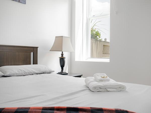 HoMa Homestay Hotel by Olympic Stadium Montreal Auberge-Hostel : photo 7 de la chambre chambre double Économique