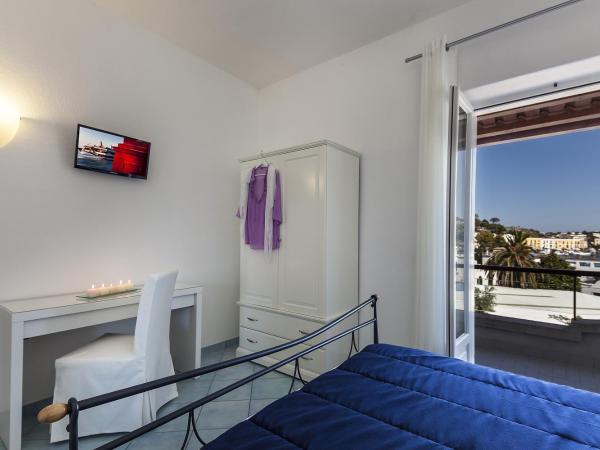 Ischia Blu Resort : photo 9 de la chambre  appartement 2 chambres classique avec vue sur la mer