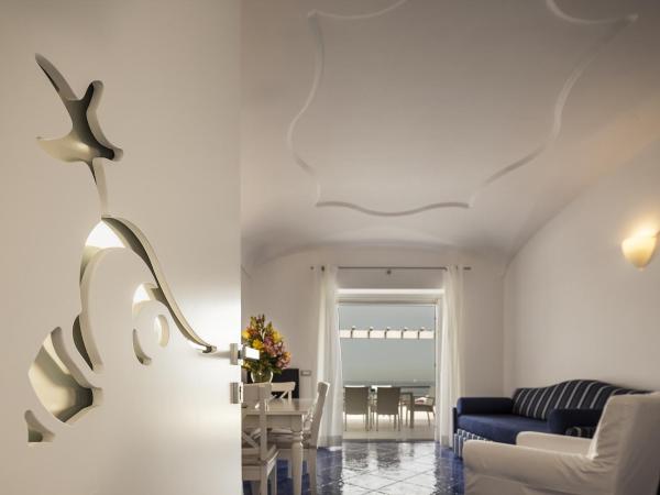 Ischia Blu Resort : photo 9 de la chambre  appartement 2 chambres de luxe avec vue sur la mer