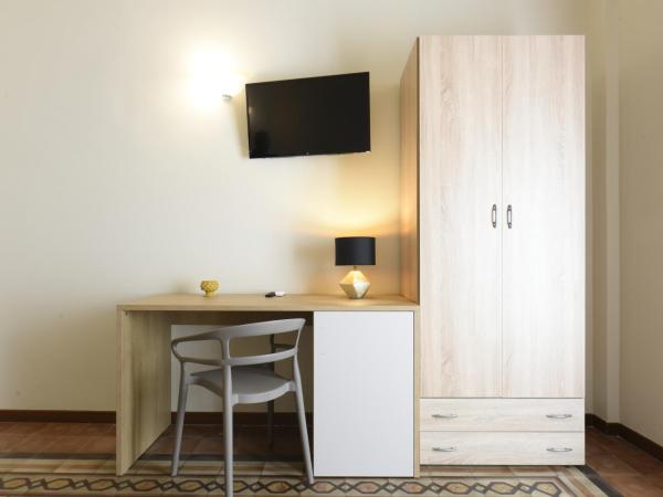 Hotel Roma 62 : photo 3 de la chambre chambre double ou lits jumeaux - accessible aux personnes à mobilité réduite