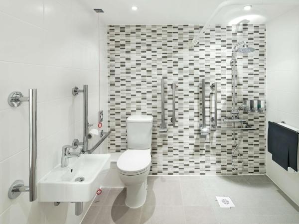 Hampton By Hilton Leeds City Centre : photo 5 de la chambre chambre lit queen-size - pour personnes à mobilité réduite