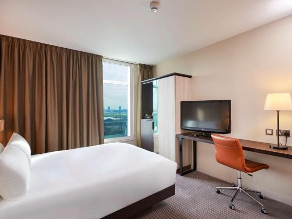 DoubleTree By Hilton London Excel : photo 1 de la chambre chambre lit queen-size 