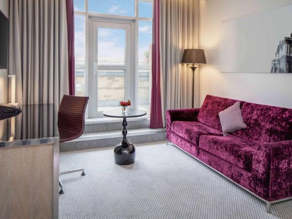 Hilton London Angel Islington : photo 5 de la chambre suite terrasse avec accès au salon