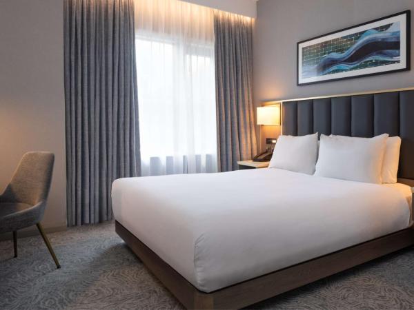 DoubleTree by Hilton London Angel Kings Cross : photo 1 de la chambre chambre lit queen-size - pour personnes à mobilité réduite