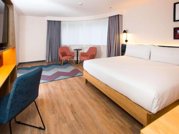 Hampton by Hilton London Park Royal : photo 2 de la chambre chambre lit king-size - accessible aux personnes à mobilité réduite
