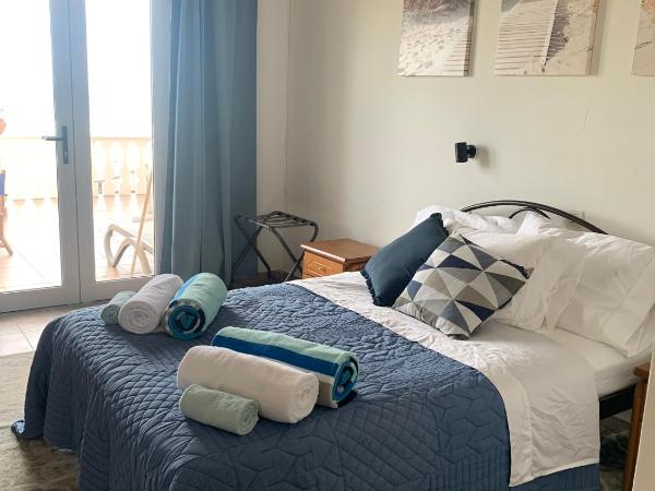 Nisaki Mathraki B&B : photo 2 de la chambre chambre double deluxe avec balcon - vue sur mer