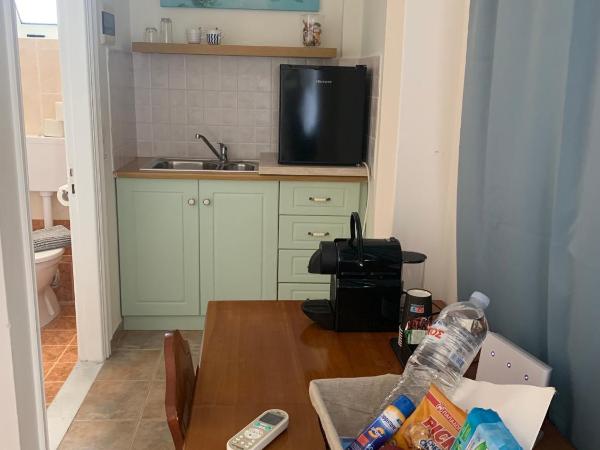 Nisaki Mathraki B&B : photo 5 de la chambre chambre double deluxe avec balcon - vue sur mer