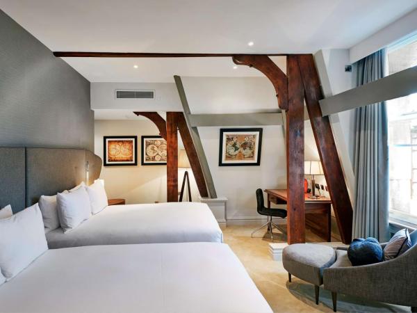DoubleTree by Hilton Hotel & Spa Liverpool : photo 1 de la chambre chambre deluxe avec 2 lits queen-size