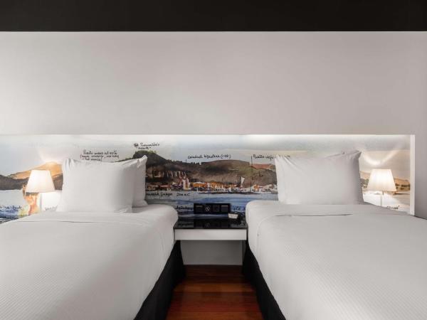 Hilton Madrid Airport : photo 3 de la chambre chambre lits jumeaux supérieure