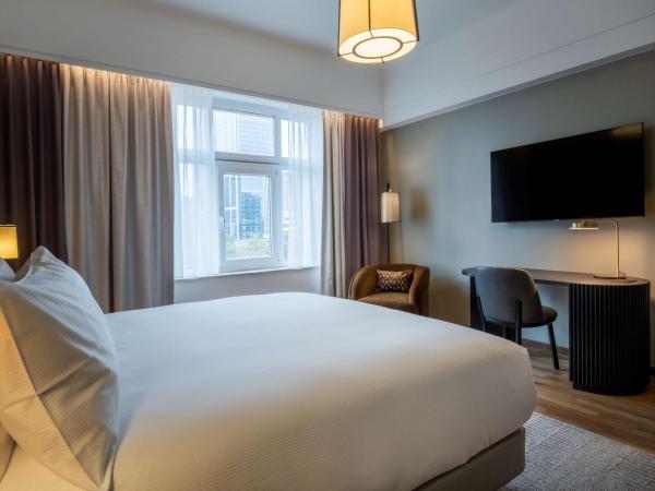 DoubleTree By Hilton Brussels City : photo 1 de la chambre chambre lit king-size deluxe avec vue
