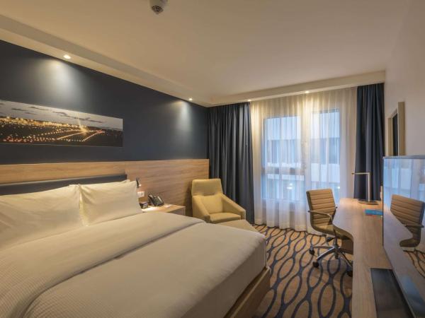 Hampton By Hilton Frankfurt Airport : photo 4 de la chambre chambre lit queen-size 