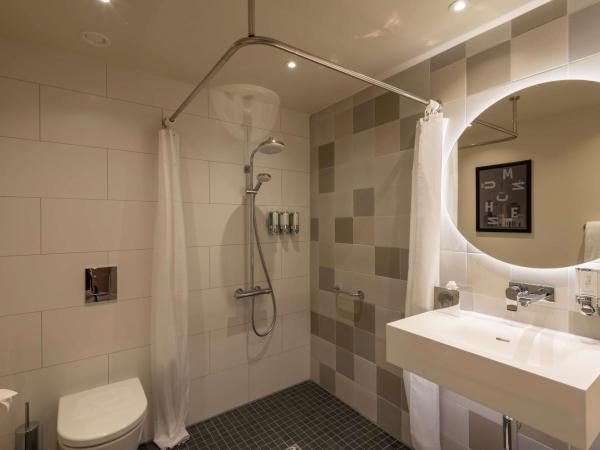 Hampton By Hilton Munich City North : photo 2 de la chambre chambre lit king-size - accessible aux personnes à mobilité réduite 