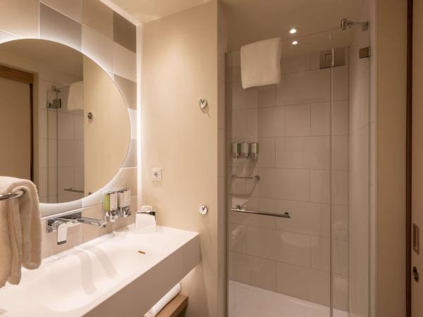 Hampton By Hilton Munich City North : photo 3 de la chambre chambre lit king-size