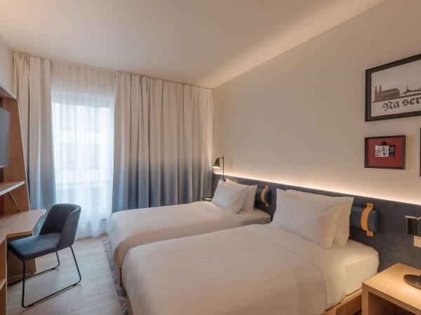 Hampton By Hilton Munich City North : photo 4 de la chambre chambre lit super king-size