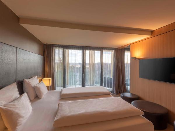 Doubletree by Hilton Vienna Schonbrunn : photo 3 de la chambre suite junior lit king-size avec balcon
