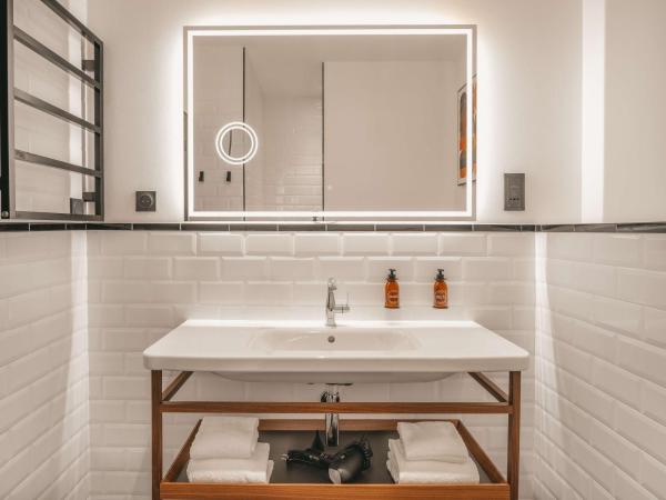 Marty Hotel Bordeaux - Tapestry Collection by Hilton : photo 4 de la chambre chambre lits jumeaux deluxe