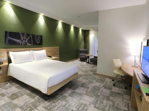 Hampton By Hilton Gdansk Old Town : photo 1 de la chambre chambre lit queen-size - vue sur ville