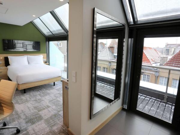 Hampton By Hilton Gdansk Old Town : photo 2 de la chambre chambre lit queen-size avec balcon