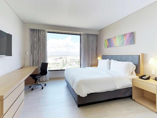 Hilton Garden Inn Merida : photo 1 de la chambre suite junior lit king-size avec coin salon