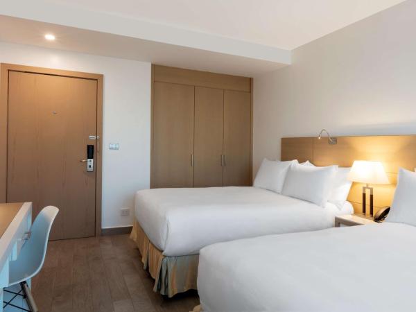 DoubleTree by Hilton Mazatlan, SIN : photo 3 de la chambre chambre double de luxe avec 2 lits doubles et vue sur ville