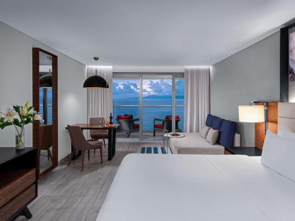 Hilton Vallarta Riviera All-Inclusive Resort,Puerto Vallarta : photo 1 de la chambre chambre lit king-size premium côté océan - adultes uniquement