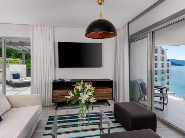 Hilton Vallarta Riviera All-Inclusive Resort,Puerto Vallarta : photo 3 de la chambre suite gouverneur côté océan avec terrasse et bain à remous