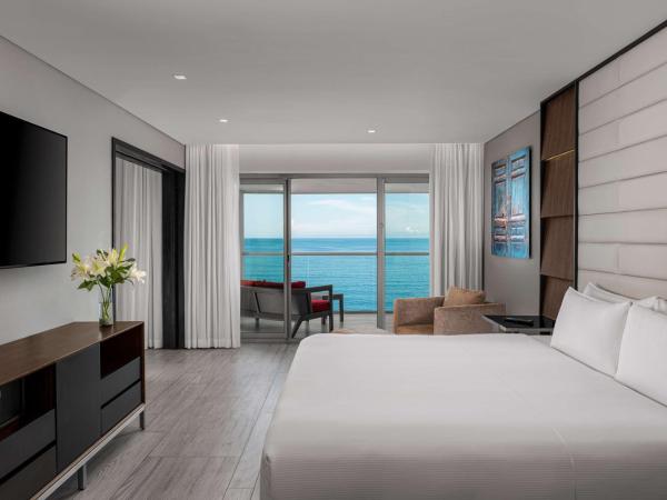 Hilton Vallarta Riviera All-Inclusive Resort,Puerto Vallarta : photo 4 de la chambre suite gouverneur côté océan avec terrasse et bain à remous