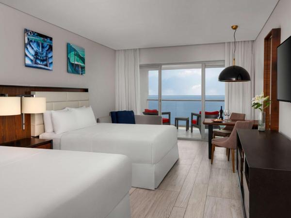 Hilton Vallarta Riviera All-Inclusive Resort,Puerto Vallarta : photo 1 de la chambre chambre lit queen-size premium côté océan