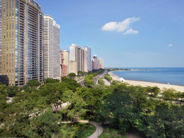 The Drake Hotel : photo 2 de la chambre suite studio lit king-size - vue sur lac