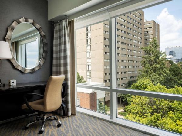 The Inn at Penn, A Hilton Hotel : photo 1 de la chambre suite junior lit king-size