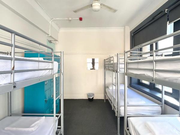 The Downing Hostel : photo 1 de la chambre bed in 6-bed mixed dormitory room with shared bathroom (18-35 years only)
