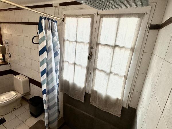 Gorilla Hostel : photo 5 de la chambre dortoir mixte de 8 lits 