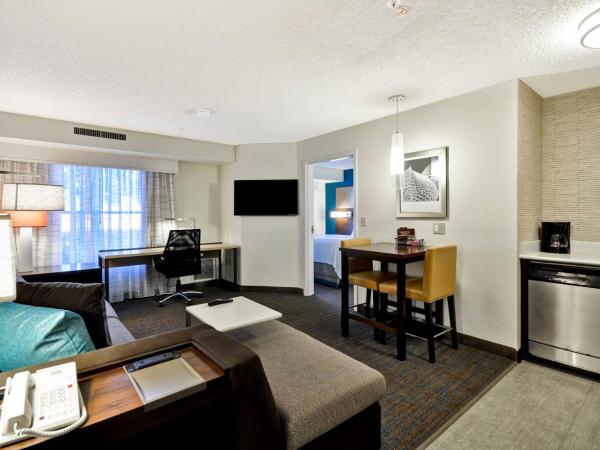 Residence Inn by Marriott Jacksonville Airport : photo 3 de la chambre suite 1 chambre lit queen-size avec canapé-lit