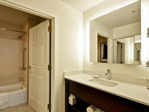 Residence Inn by Marriott Jacksonville Airport : photo 7 de la chambre suite 2 chambres avec cheminée