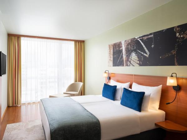 Leonardo Hotel Salzburg Airport : photo 2 de la chambre chambre double affaires