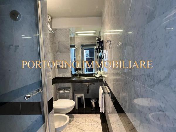 PORTOFINO SUITE VISTA MARE CON SPIAGGIA PRIVATA : photo 9 de la chambre chambre double avec salle de bains privative