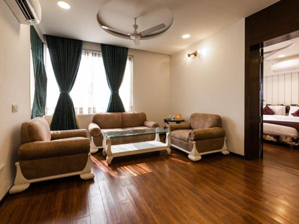 3 BY OYO Nami Residency Ahmedabad : photo 2 de la chambre chambre triple confort avec douche