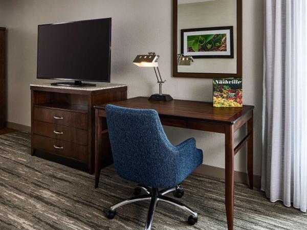 Hilton Garden Inn Nashville Downtown/Convention Center : photo 1 de la chambre chambre lit king-size