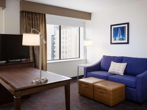 Hampton Inn & Suites Dallas Downtown : photo 1 de la chambre studio lit king-size