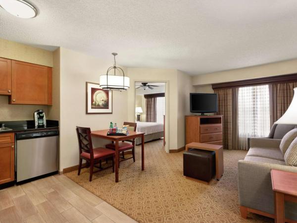 Homewood Suites by Hilton Dallas-Park Central Area : photo 1 de la chambre suite premium lit king-size