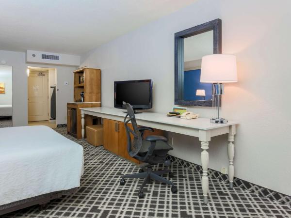 Hilton Garden Inn Dallas/Market Center : photo 2 de la chambre chambre lit king-size