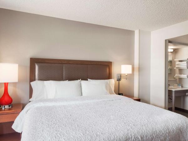 Hampton Inn & Suites Denver-Cherry Creek : photo 3 de la chambre chambre lit king-size