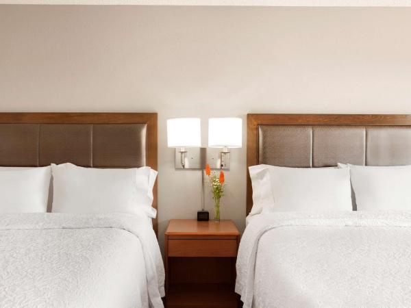 Hampton Inn & Suites Denver-Cherry Creek : photo 2 de la chambre chambre avec 2 grands lits queen-size