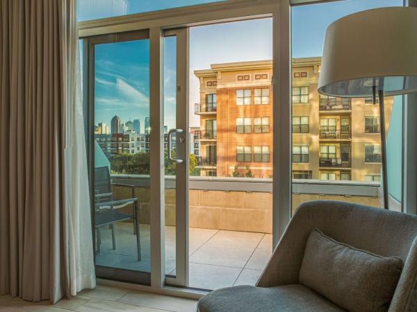 Canopy By Hilton Dallas Uptown : photo 2 de la chambre chambres lit king-size avec terrasse