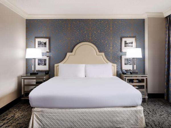 Hilton Dallas Lincoln Centre : photo 3 de la chambre chambre lit king-size deluxe