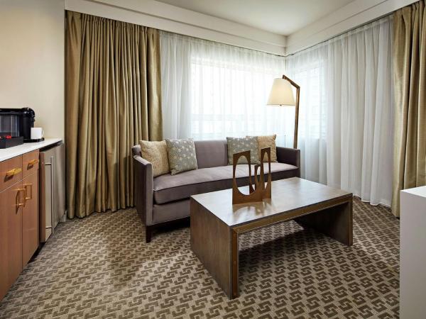 The Statler Dallas, Curio Collection By Hilton : photo 1 de la chambre king room with living area